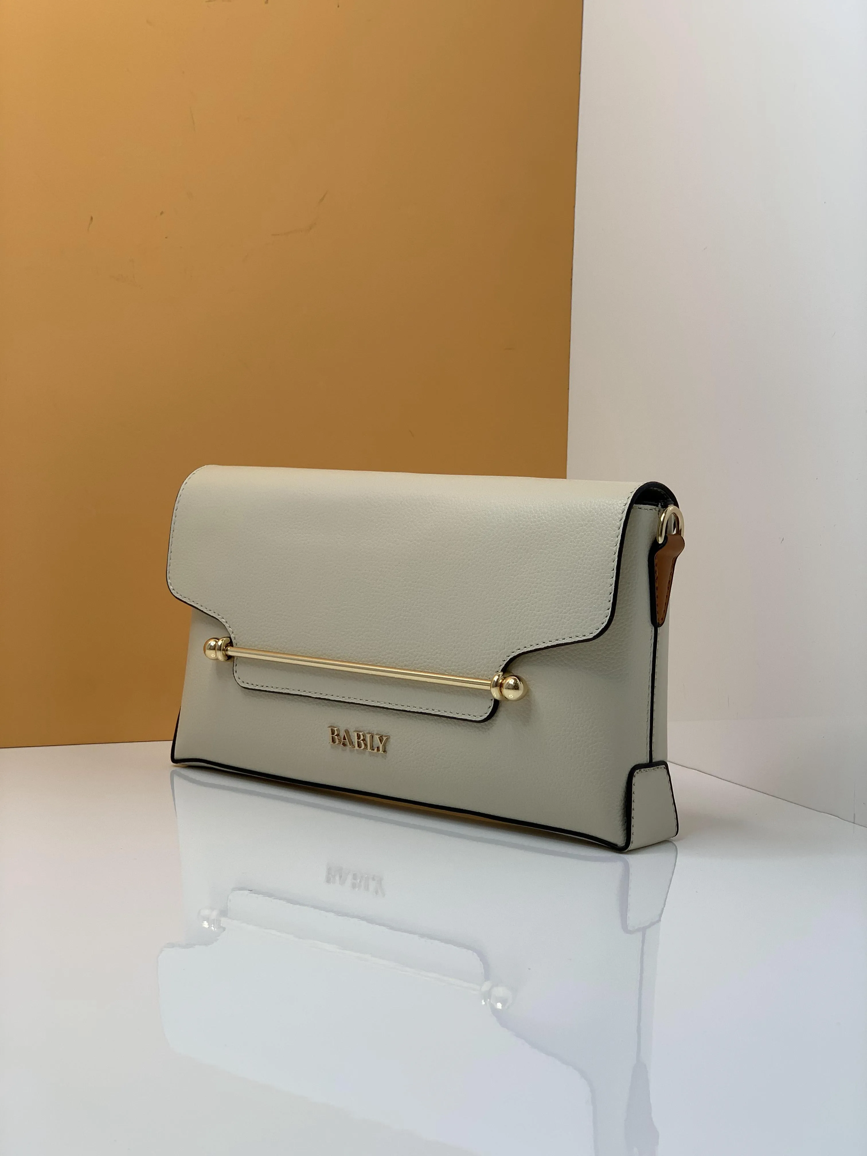 مبینا میل بلند دستی