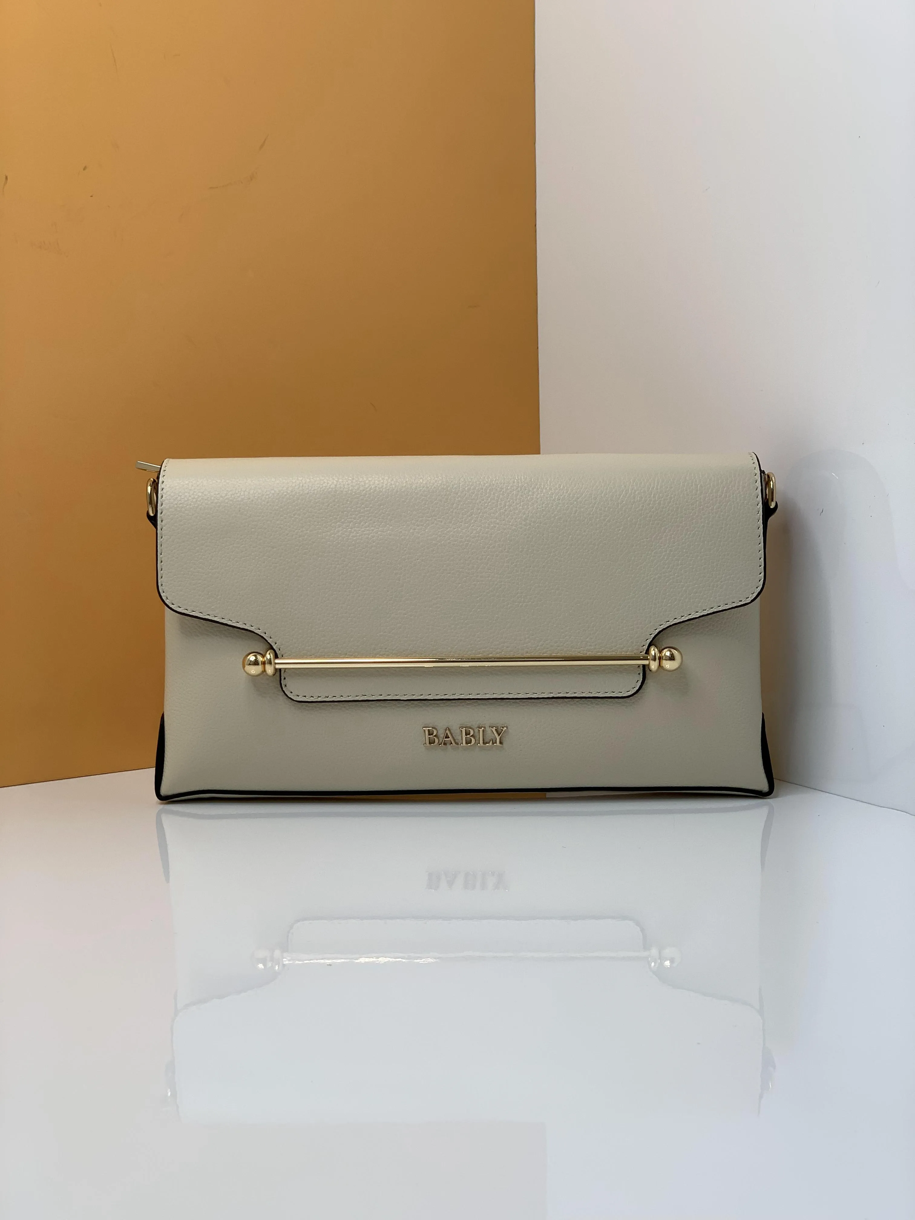 مبینا میل بلند دستی